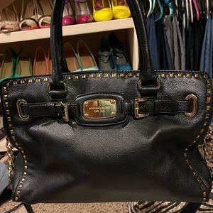 All leather Michael Kors bag with gold!